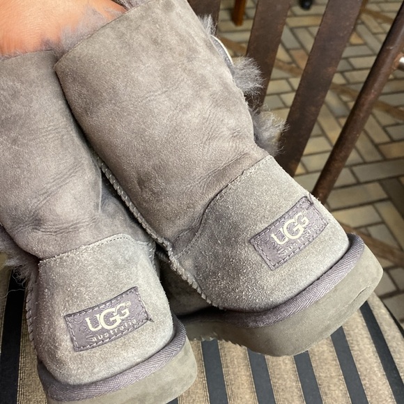 UGG ANKLE Boots - Picture 7 of 9